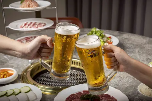 ▲父親節活動期間，點購指定澳洲和牛套餐，即可享Kirin生啤酒每杯8元加購優惠。（圖／業者提供）