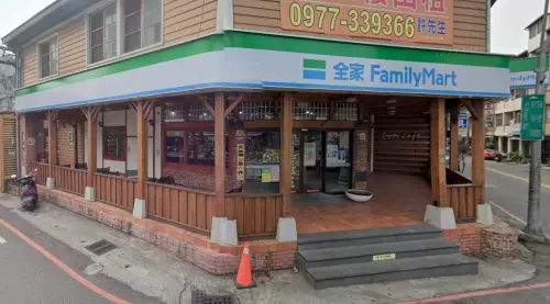 ▲桃園市大園區全家六家店，有幸運兒花費23元購買食品，中了統一發票3、4月200萬元特獎。（圖／GoogleMaps）
