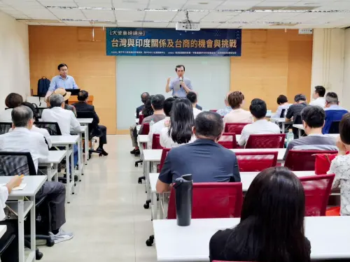 ▲台中工策會總幹事陳學聖與南南協會及外貿協會合作舉辦「大使重磅講座」，協助企業掌握市場脉動.（圖／工策會提供）