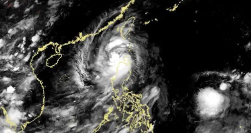 紅霞颱風增肥將達中颱！北部入夜8級強風　花東、屏東豪雨下整天