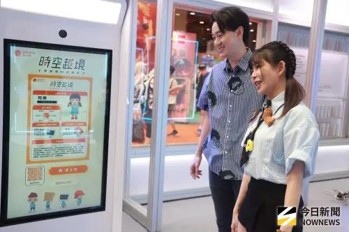 ▲橘子集團本次進駐漫畫博覽會，以「Gamania AI：時空越境」為主題，首次公開獨家AI技術「UTUX系統」。（圖／記者葉政勳攝）