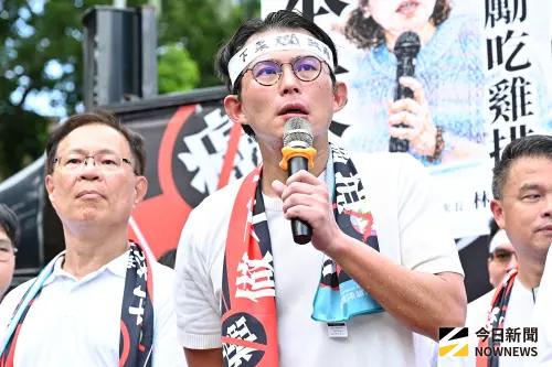 林靜儀稱原料油免通報！黃國昌爆氣：良心被狗吃了