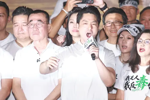 蔣萬安上街頭後再拋倒閣　民進黨：回市府上班到底多難？