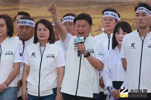 傅崐萁喊「凱道破100萬人」不是口誤？作家揭詭計：病毒式洗腦