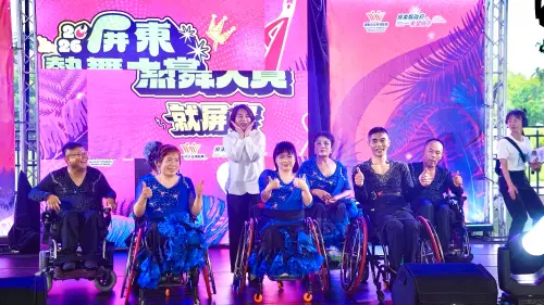 ▲屏東在地「E＆M輪椅舞團」精彩開場，以舞蹈傳遞運動平權與多元共融精神。（圖／屏東縣府提供）