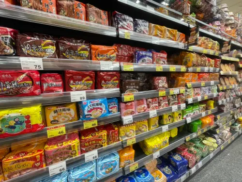 台灣15元新泡麵搶光！水準超高架上全空　眾瘋買掃貨：比麵店還強