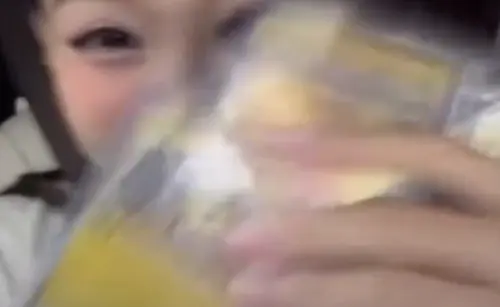 MOMO拆7萬元寶可夢卡！子瑜賊賊也買卡炫耀　1動作竟讓收藏家崩潰
