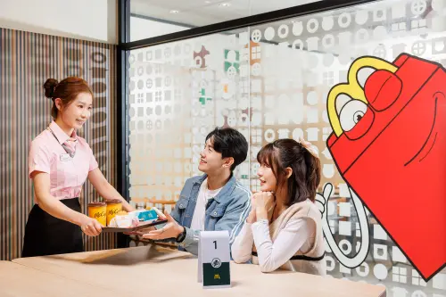 麥當勞遭爆「免費送餐到桌」店員樂歪！一票粉絲哀嚎　官方回應了