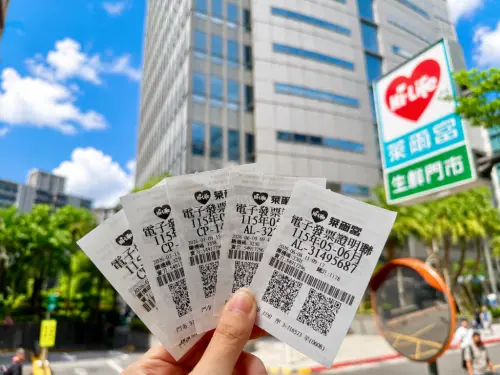 ▲萊爾富本期共開出1張特別獎1000萬元、1張特獎200萬元、2張頭獎20萬元幸運發票。（圖／萊爾富提供）