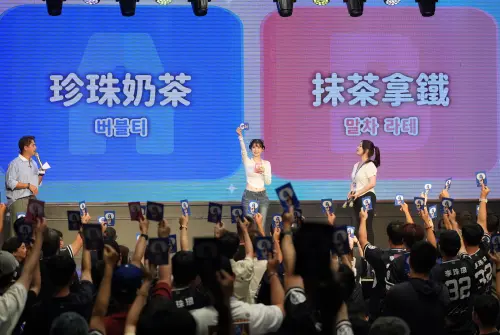 ▲李珠珢生日會上有許多與球迷的互動環節，大方分享自己愛吃炸雞、愛喝珍珠奶茶等生活上的一面，讓台下粉絲們都笑翻天。（圖／富邦悍將提供）