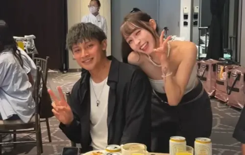 林襄私下是超盧女友？馬傑森唱歌她狂比愛心被無視　粉笑：好有種