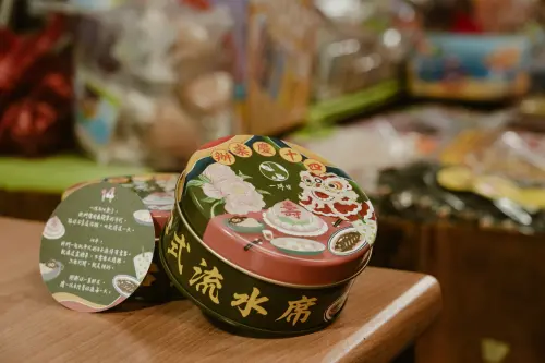 ▲一沐日「牡丹奶香糖紀念鐵盒」推薦「週年紀念款」台味十足。（圖／一沐日aniceholiday.com.tw/）