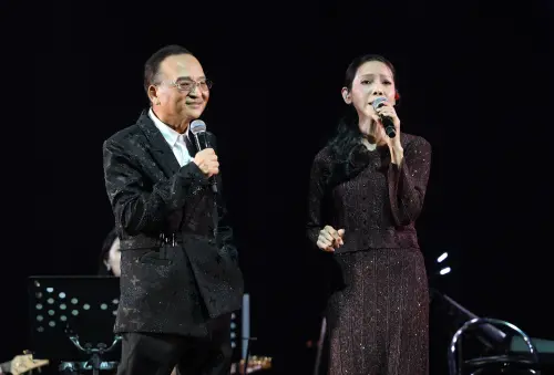 ▲曾心梅（右）演唱會上另一大亮點，則是邀請到荒山亮、孔鏘（左）助陣。（圖／寬宏藝術提供）