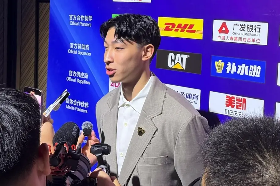 ▲2026年CBA選秀大會，廣州龍獅用狀元籤選進來自政治大學的後衛宋昕澔，讓他成為台灣史上第2位CBA狀元，延續了陳盈駿曾經寫下的傳奇。（圖／政大雄鷹提供）