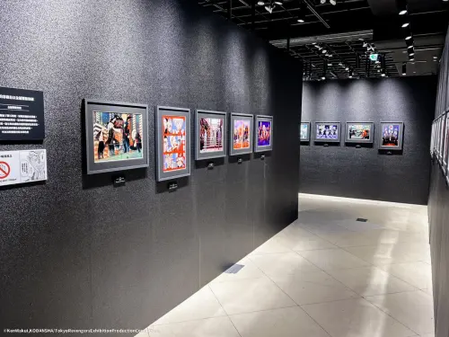 ▲現場展出精選彩色複製原畫，重現《東京卍復仇者》經典場景。（圖／曼迪提供）