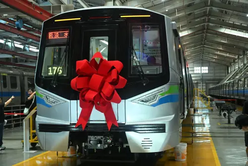 蔣萬安開箱北捷新車！嗨讚尖峰時段運能可逾1.2萬人
