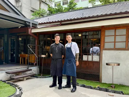 ▲左起：「輝室」執行主廚江阪心廷（Esaka Shintei）、主廚楊子毅（Chef Craig）。（圖／記者蕭涵云攝）