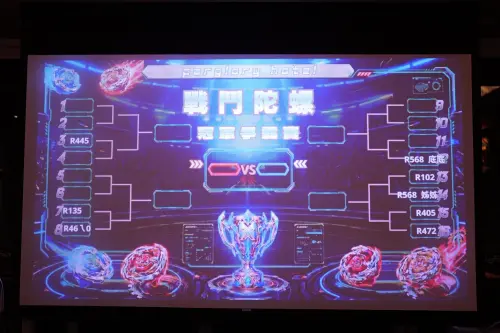 ▲現場以大型螢幕呈現16強淘汰賽對戰表，參賽者一路過關斬將爭奪冠軍。（圖／記者林若瑋攝）
