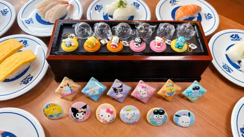 藏壽司8/7開賣Hello Kitty！布丁狗泳圈公仔18款扭蛋、周邊一次看