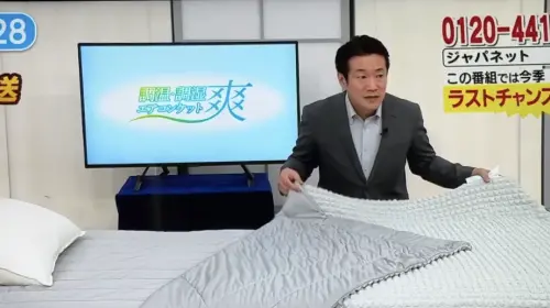▲塚本慎太郎原本在介紹涼被，突然遇到強震。（圖／翻攝自X）