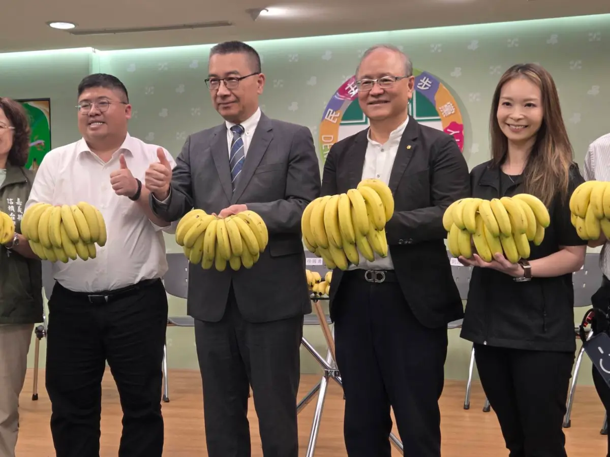 ▲民進黨召開「蕉傲台灣，信賴挺農業」記者會，包含民進黨秘書長徐國勇、立法委員暨嘉義縣長候選人蔡易餘力挺。（圖／記者陳佩君攝，2026.07.29）