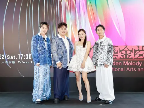 ▲左起「百萬兄弟」、江老師、蔡昌憲將一同擔任第37屆傳藝金曲獎的典禮和傳藝大道主持人。（圖／三立提供）