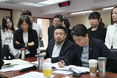 大禮包喬不攏！性工法、就保法多數條文送政黨協商