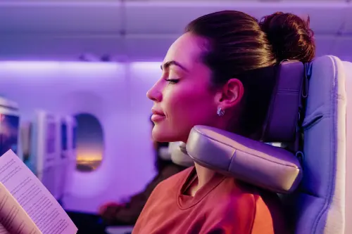 ▲阿聯酋航空推出全球首創 U-Dream 頭枕（U-Dream Headrest）。（圖／阿聯酋航空提供）
