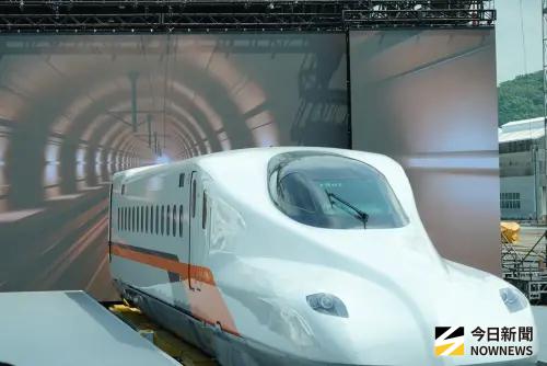 ▲台灣高鐵今日日本山口縣舉辦新世代列車出廠典禮，圖為N700ST車頭。（圖／記者李青縈攝）