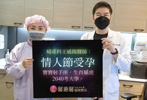 ▲婦產科醫師王威揚（右）生前長期投入產婦照護，曾與護理人員拍攝院內宣傳照；離世消息傳出後，不少患者紛紛留言悼念。（圖／翻攝馨蕙馨醫療粉專）