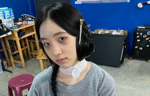 Elly許曦文被蛞蝓爬身、跳水演屍體！4年前拍《聰明鎮》幕後公開