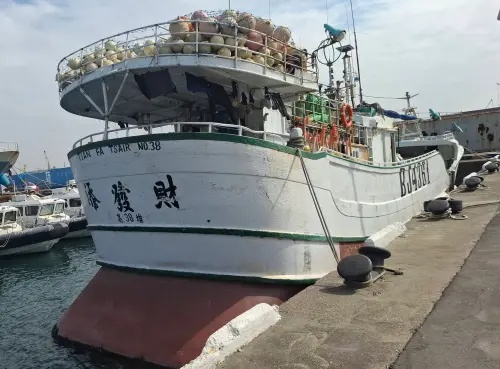 ▲拍賣清單中還包含一艘底價 300 萬元 的鮪釣船。（圖／法務部高雄分署）