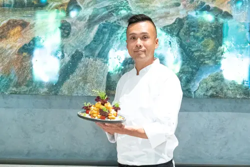 ▲行政總主廚黃政博表示，團隊堅持採用天然、少加工食材，並結合台灣在地農產，以創意手法重新詮釋傳統料理，（圖／惠中寺提供）