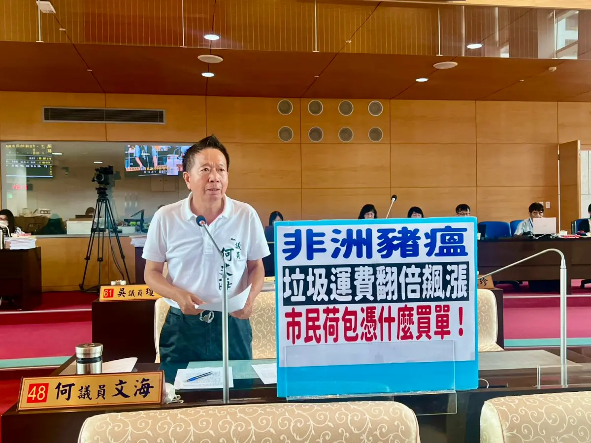 ▲議員何文海直指盧秀燕市府在處理垃圾與廚餘問題上嚴重失職(圖／柳榮俊攝2026.7.30)