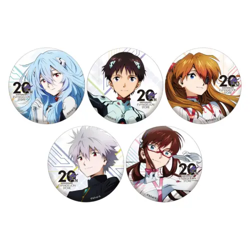 ▲日版20周年紀念胸章組，集結綾波零、碇真嗣、明日香、渚薰及真希波。（圖／曼迪提供）