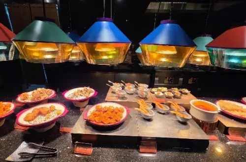 ▲最近一間名為「URBAN PARADISE」的餐酒館buffet備受討論，不少老饕吃過都給予高度評價。（圖/Google評價）