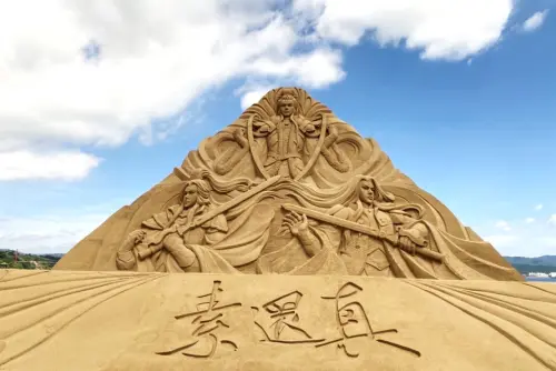 The 2022 Fulong International Sand Sculpture Art Festival featured a collaboration with the classic Taiwanese glove puppetry IP "Pili". (Northeast and Yilan Coast National Scenic Area Administration)