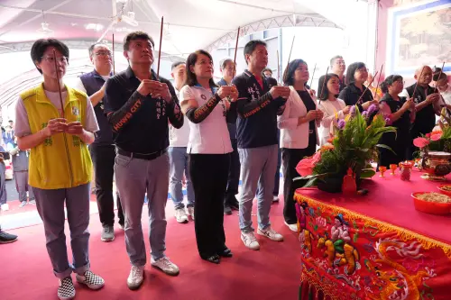 The joint incense-opening ceremony of the eight major offering areas during the 2025 Huwei Zhongyuan Cultural Festival. (Yunlin County Department of Cultural Affairs and Tourism)