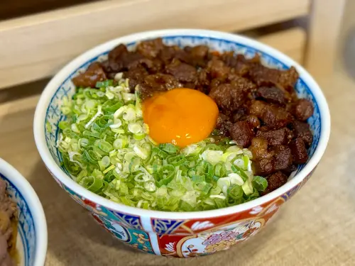 ▲「月見和牛肉燥飯」200元。（圖／記者蕭涵云攝）