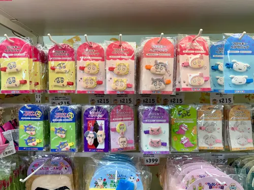 ▲不少髮夾是毛絨材質。（圖／記者蕭涵云攝）