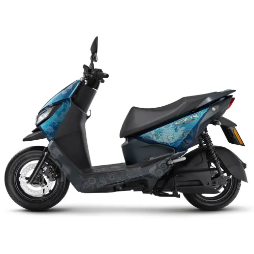 ▲故宮讓大家有機會騎乘《龍藏經》機車。（圖／翻攝自故宮精品網路商城npmshops.com）