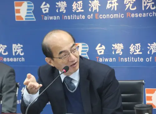 TIER President Chang Chien-yi discusses Taiwan's economy. (TCN)