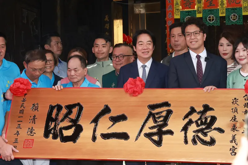    ▲賴清德、沈伯洋今到台北崁頂永義宮參拜。（圖／記者葉政勳攝，2026.07.31）  