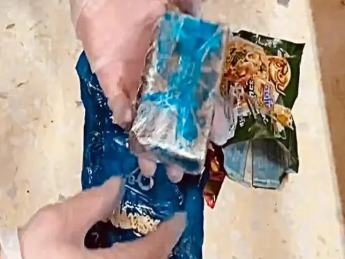▲保安警察第三總隊二大隊偵破越南籍男子以假泡麵真運毒的方式，涉嫌走私2.5公斤大麻入境，乃加以查扣依法處理。(圖／保三總隊二大隊提供)