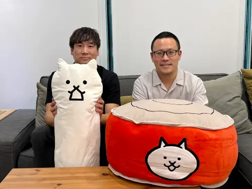 ▲PONOS株式會社COO兼開發部部長佐野星一郎（左）、宣傳推廣室長野澤勇太（右）跟《NOWNEWS》記者分享《貓咪大戰爭》遊戲開發故事。（圖／記者張家瑋攝）