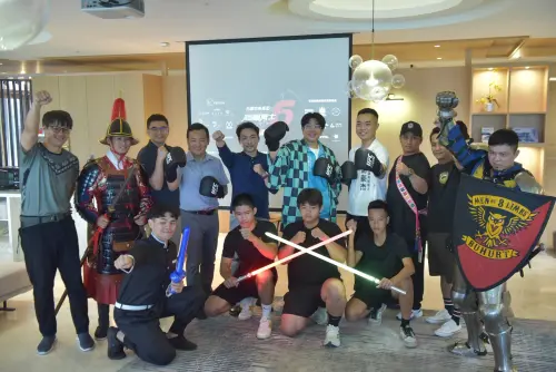 ▲洄瀾勇士格鬥賽今年結合動漫市集、Cosplay評選、動漫DJ及中世紀鎧甲對決，主辦單位盼吸引格鬥迷、動漫愛好者與親子家庭共同參與。（圖／主辦單位提供）