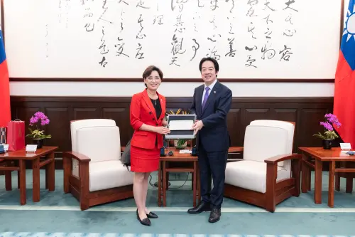 美重量級訪團挺台強化國防　賴清德贈「漢光限定伴手禮」