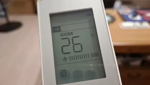 ▲網友討論冷氣是要調自動模式還是要開一般冷氣模式，引起不少討論。（圖/Threads）