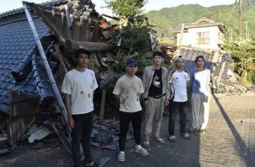 奶奶還在裡面！熊本5名越南移工衝倒塌民宅救人　1句話感動全日本
