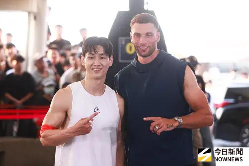 ▲最終決賽，蔡嘉澍上演「飛躍對手方立凱頭頂、雙手暴扣」的震撼空中美技，讓擔任現場評審以及拉文一起亮出滿分50分，成功捧走冠軍獎盃。（圖／記者葉政勳攝,2026.08.01）